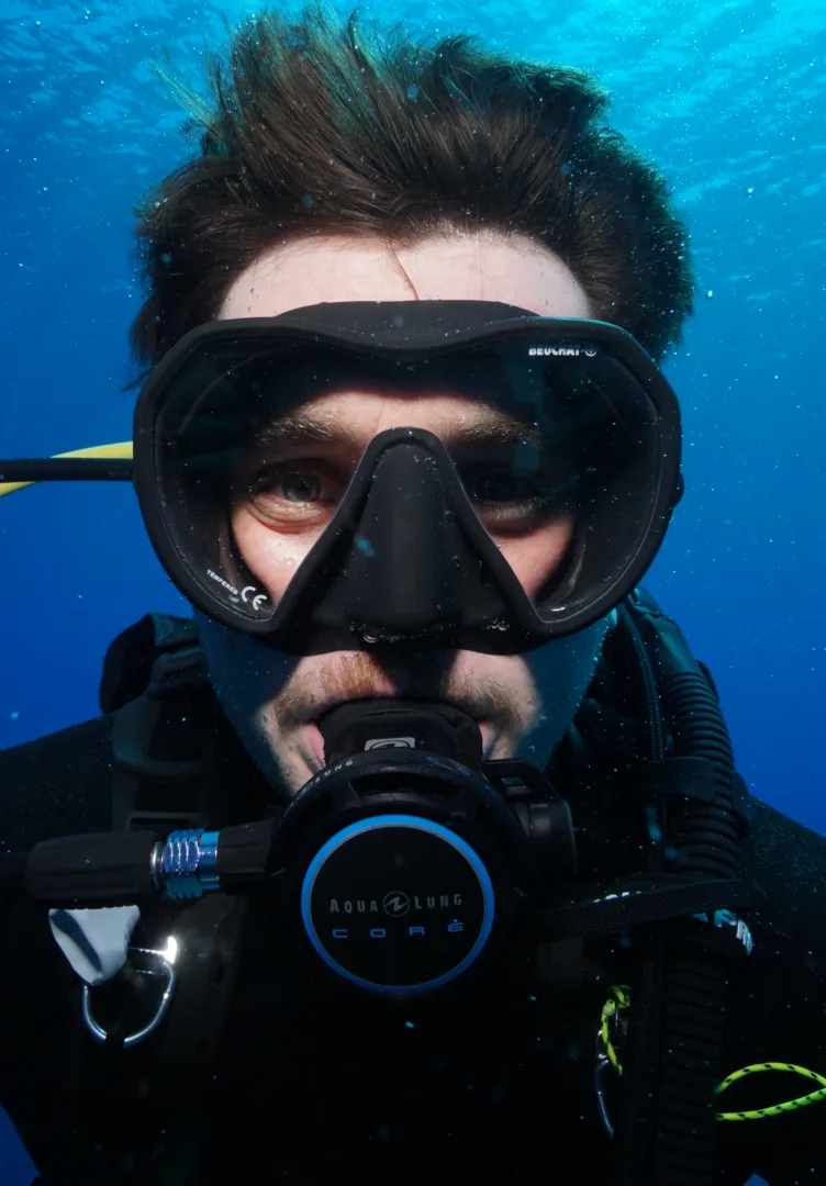 DIVE INSTRUCTOR